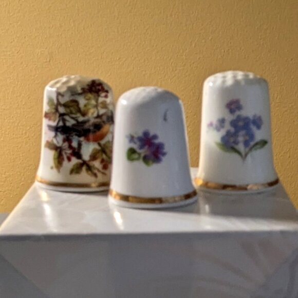 Vintage Bone China Thimbles Made in England - Mismatched Set of 3 - Picture 2 of 6